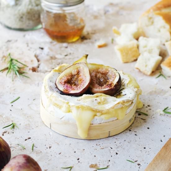 Baked Brie Fondue with Figs