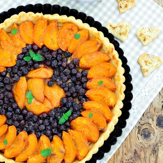 Apricots and blueberries tart