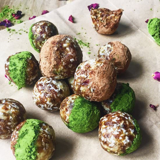 Date, Almond and Coconut Bites