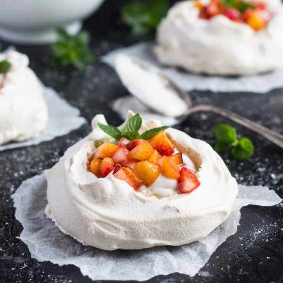 Vegan Mini Pavlovas