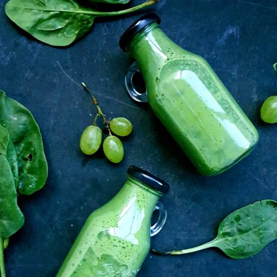 Grape-spinach smoothie