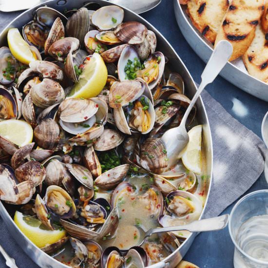 Steamed Clams with Garlic & Chives
