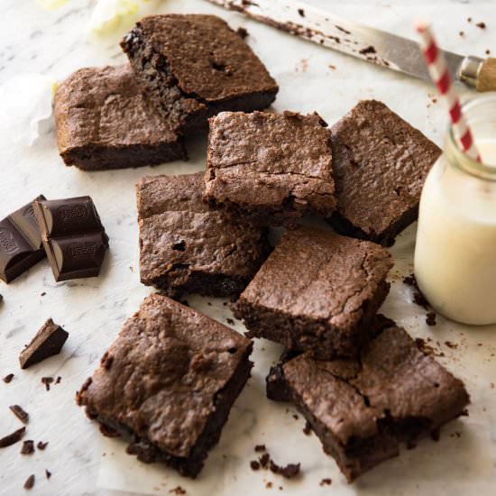 EASY CHOCOLATE BROWNIES