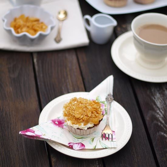 Cupcakes with carmelized cornflakes