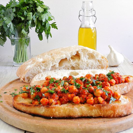 Bruschetta with smoky chickpeas