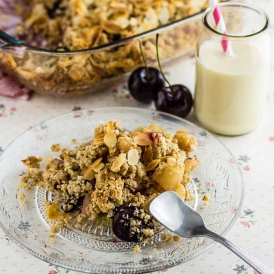 Oatmeal Crumble with Apple and Pear