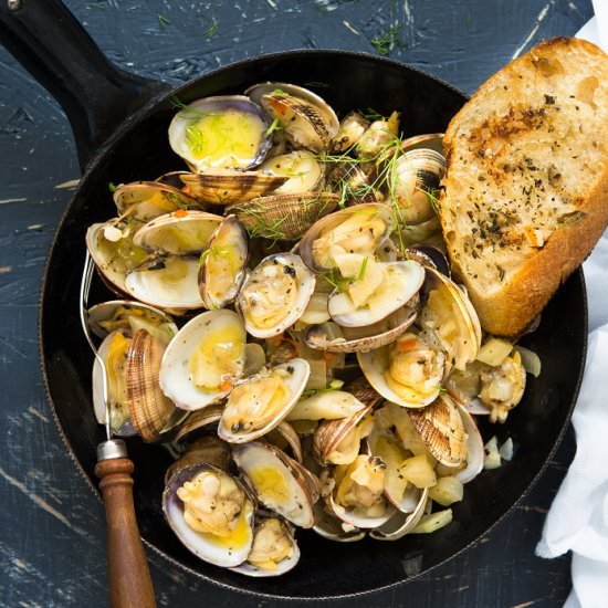 Steamed clams with fennel