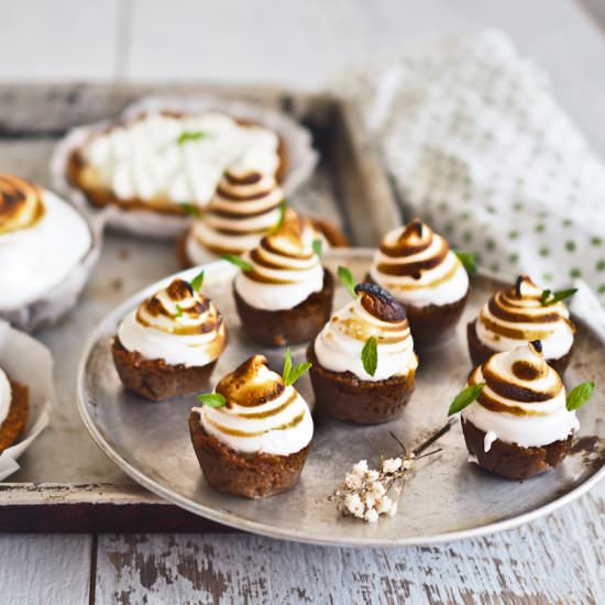 Key Lime Pavlova Pie