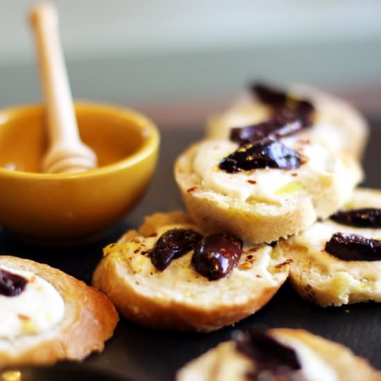 Ricotta crostini with olives