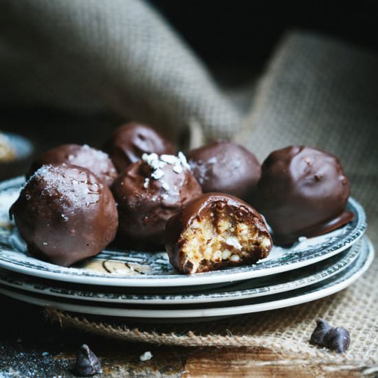 Raw Caramel Fudge Truffles