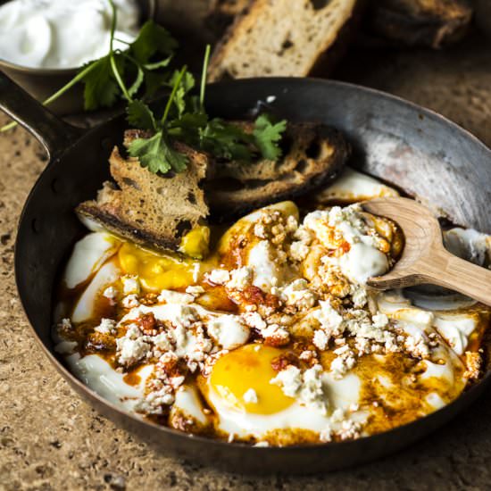 Fried Eggs in Garlicky Yogurt