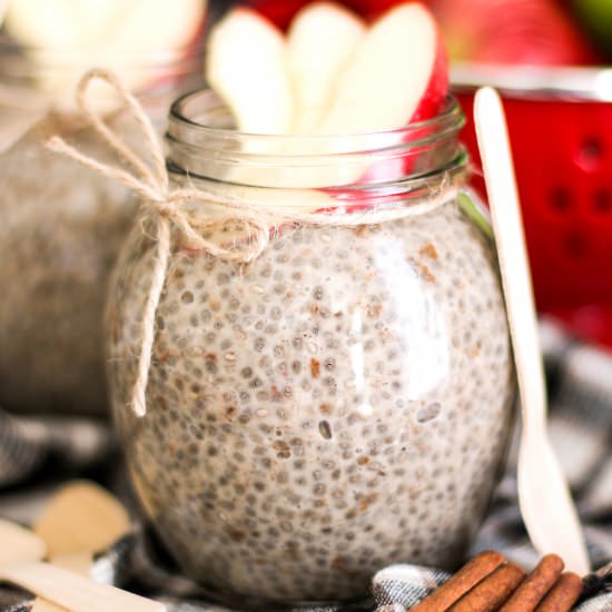 Healthy Apple Pie Chia Pudding