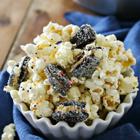 Peanut Butter Oreo Popcorn
