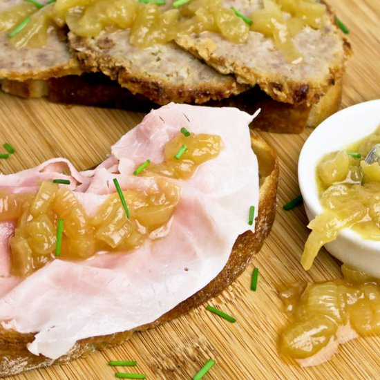 Ham crostini with onion jam
