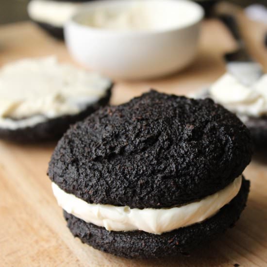 Healthy Dark Chocolate Whoopie Pies