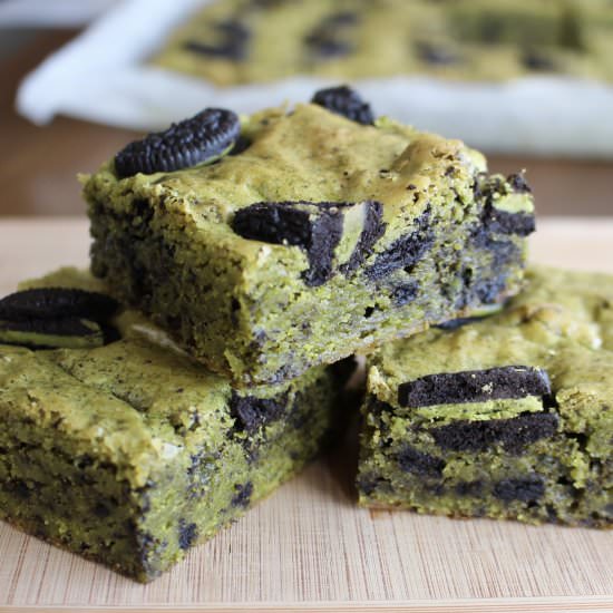 Matcha Oreo Blondies