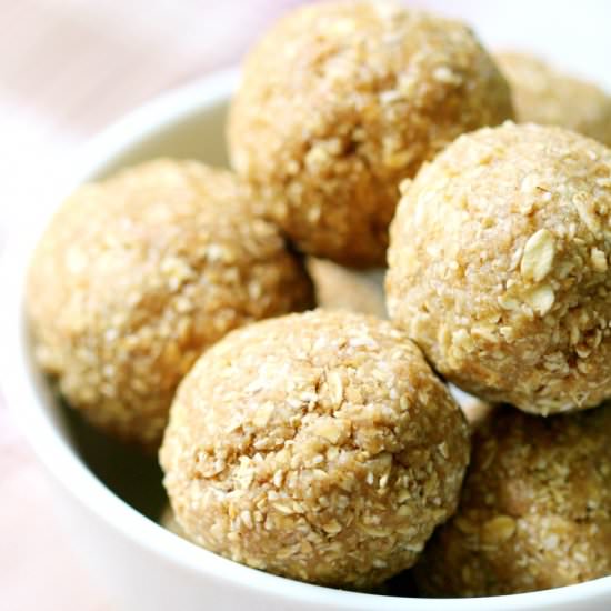 Apple Cashew Snack Bites