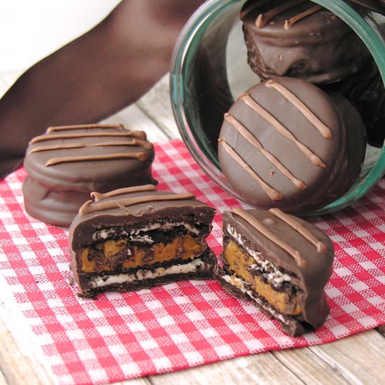 Cookie Butter Stuffed Oreos