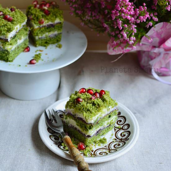 Forest Moss Cake with Cream