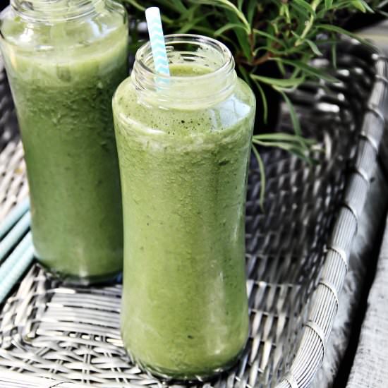 Kale, Banana and Pineapple Smoothie