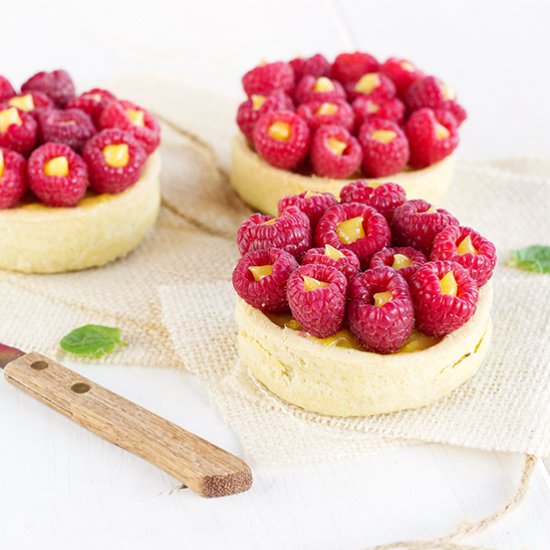Raspberry tartlets, lime curd
