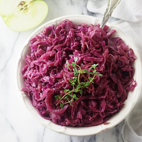 red cabbage with apples