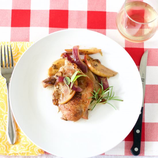 Apple Pork Chops with Cream Sauce