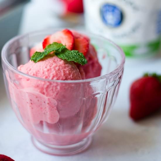 Strawberry Frozen Yogurt