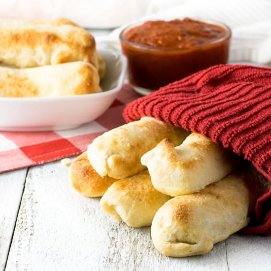 Easy Cheese-Stuffed Breadsticks