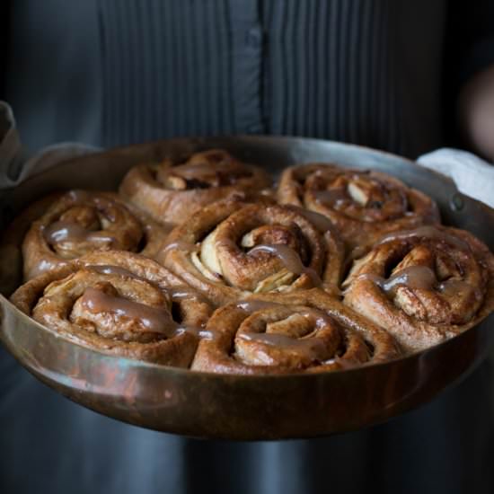 Vegan Apple Cinnamon Rolls