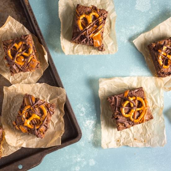Brownies w/ Pretzel Crust & Caramel