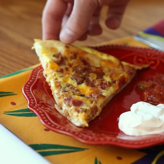 Bacon, Egg & Cheese Breakfast Pizza
