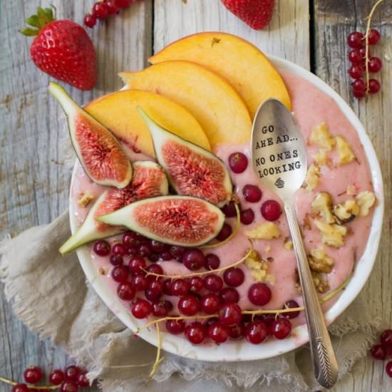 Strawberry Banana Smoothie Bowl