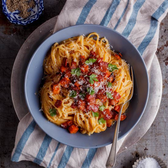 Pumpkin pasta with crispy bacon