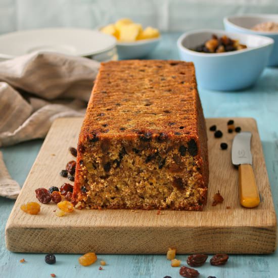 Fruity wholewheat loaf cake