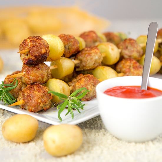 SAUSAGE SKEWERS WITH BLUE CHEESE