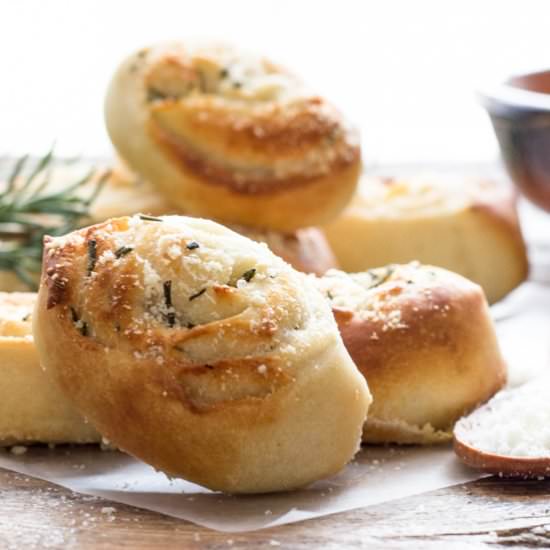Parmesan Rosemary Pizza Pinwheels
