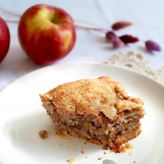 Apple cake with biscuits