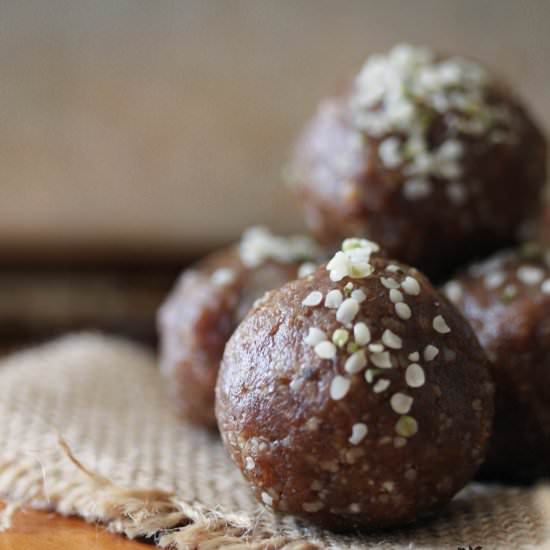 Raw apple pie spice protein bites