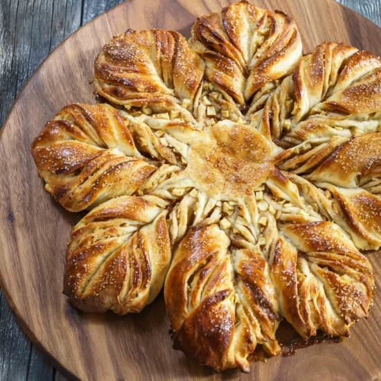 Spiced AppleStar Bread