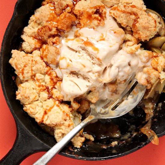 Vegan Caramel Apple Cobbler