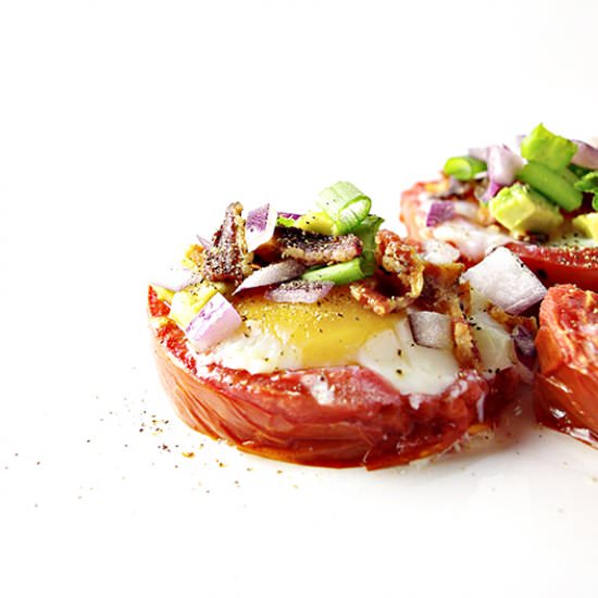 Baked Tomato Cup with Egg and Bacon