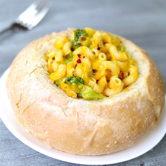 Broccoli Mac and Cheese Bread Bowl
