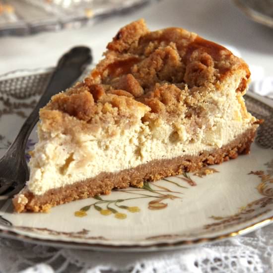 Apple Streusel Cheesecake