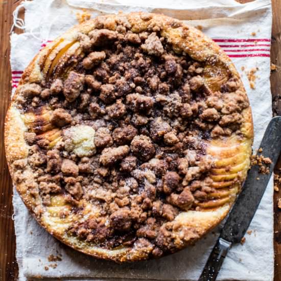 Cinnamon Apple Crumble Cake