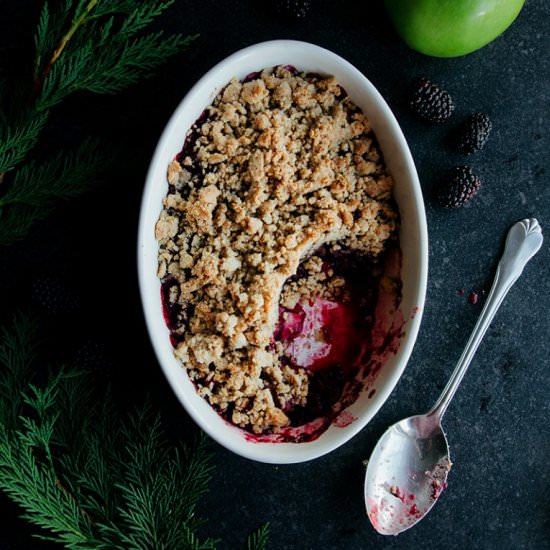 Apple Gingerbread Crumble