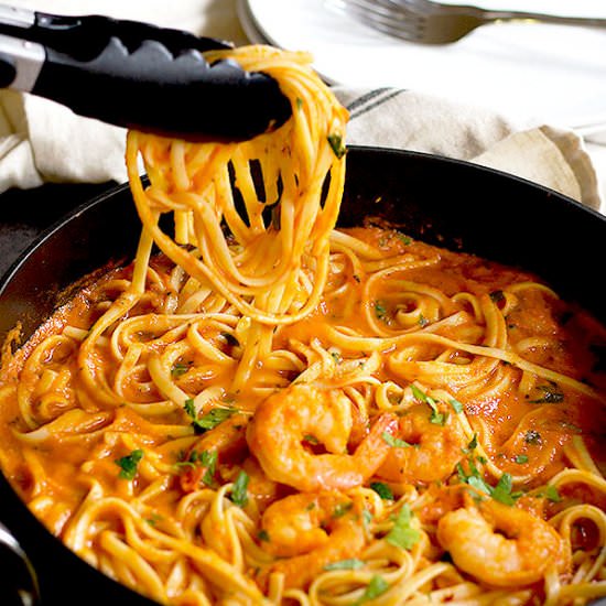 Easy Spicy Shrimp Marinara Linguine