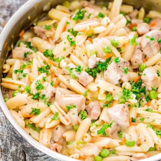 One Pot Creamy Chicken Pot Pie Pasta