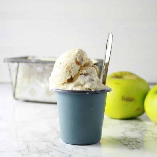 Apple and Caramelised Pecans Ice Cream