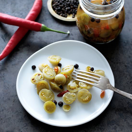 Quick Pickled Green Tomatoes